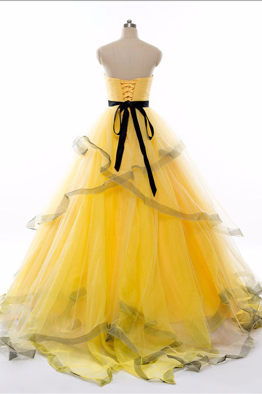 Abito lungo da ballo in tulle giallo con scollo a cuore