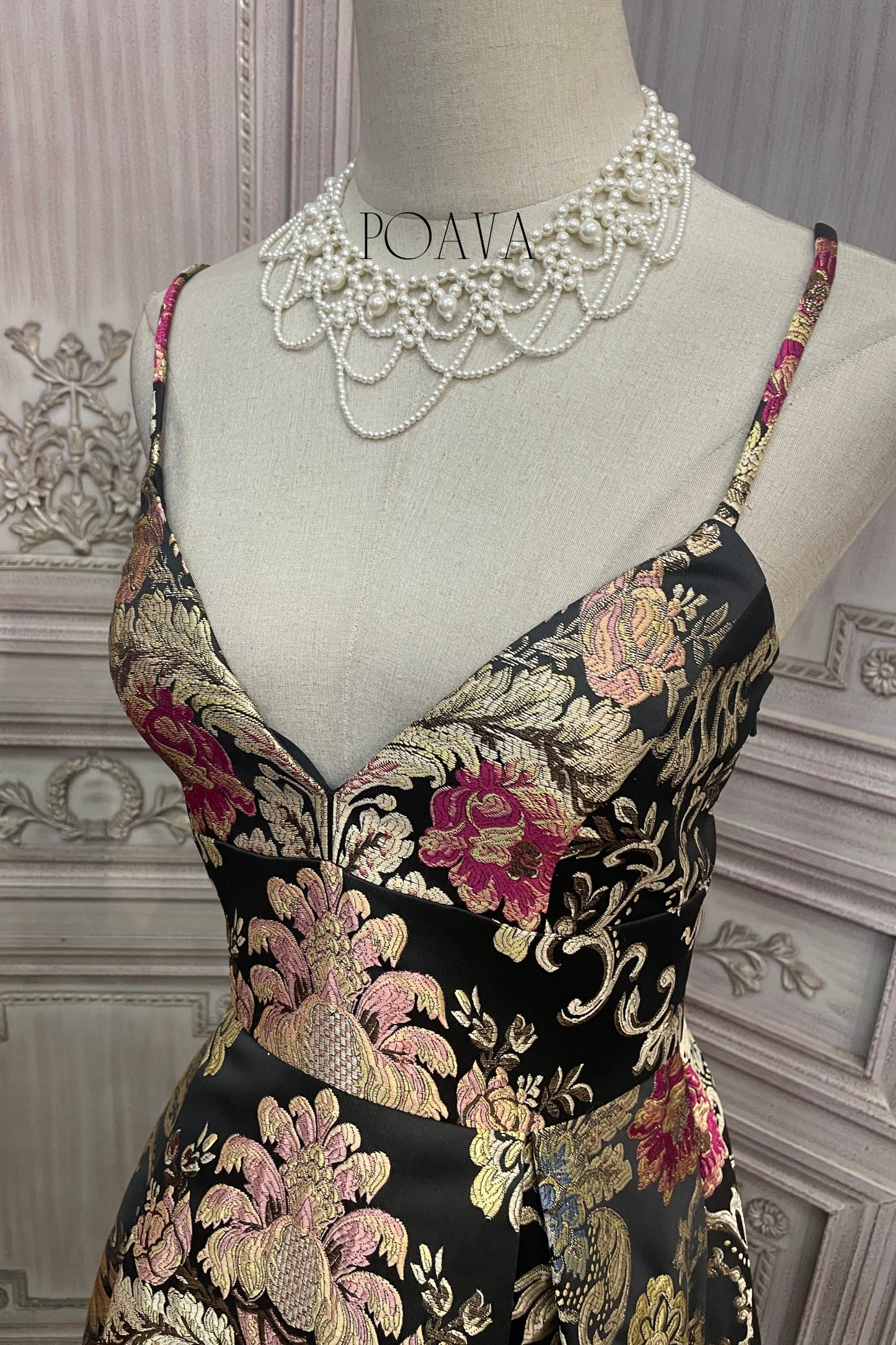 サテンブラックミニドレス