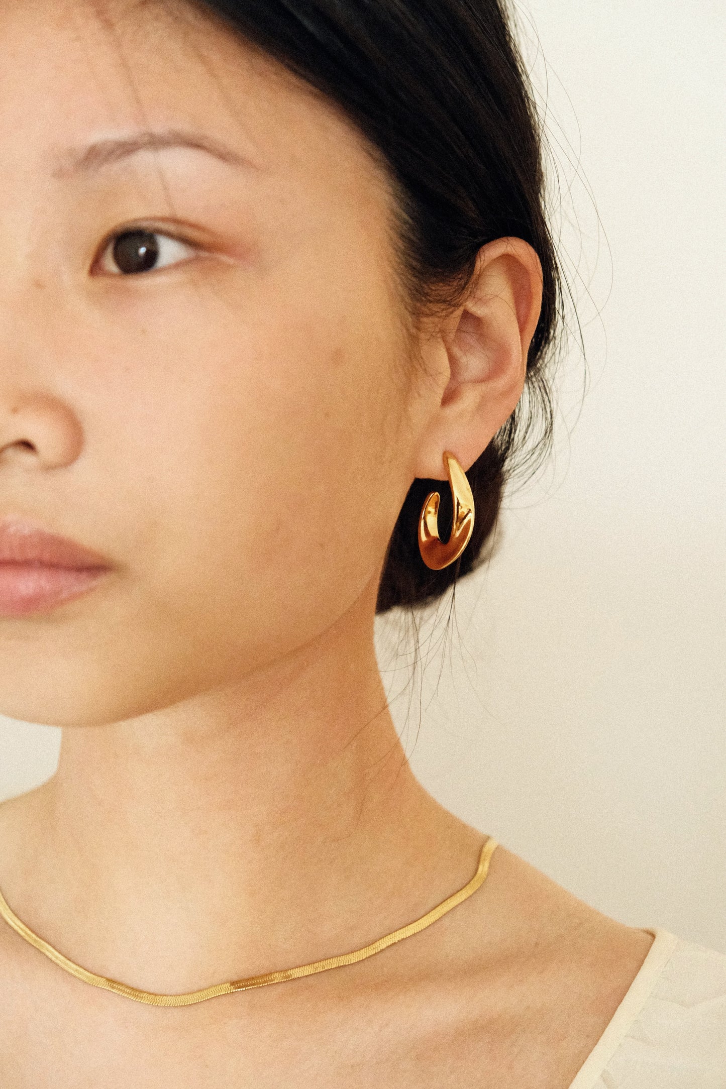 ALBA - GOLD SWIRL HOOP EARRINGS WATERPROOF