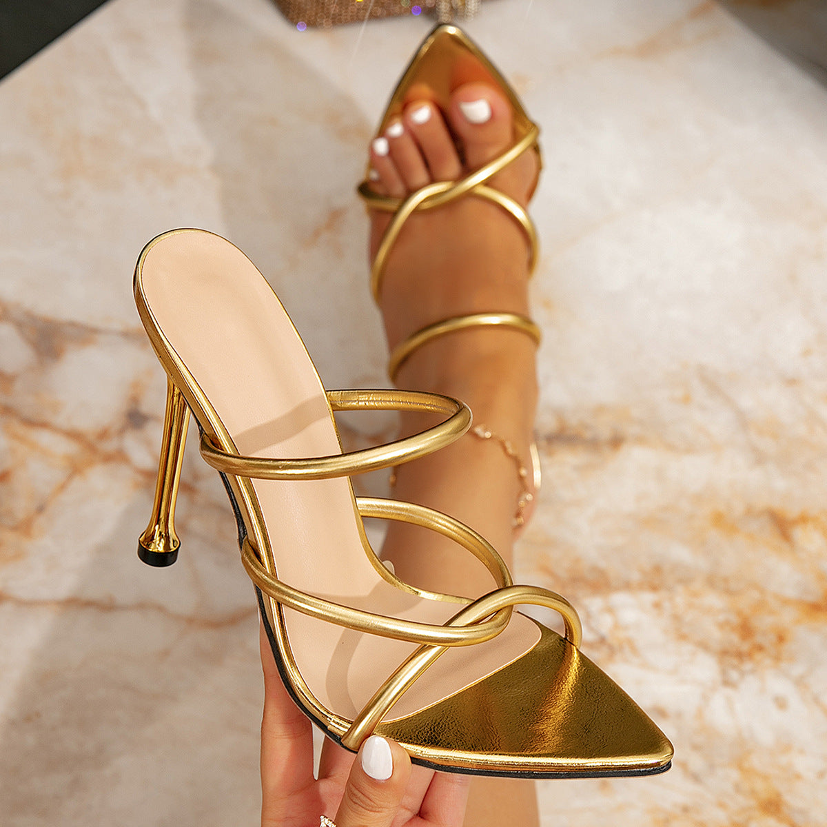 Metallic high heels shoes - Gold