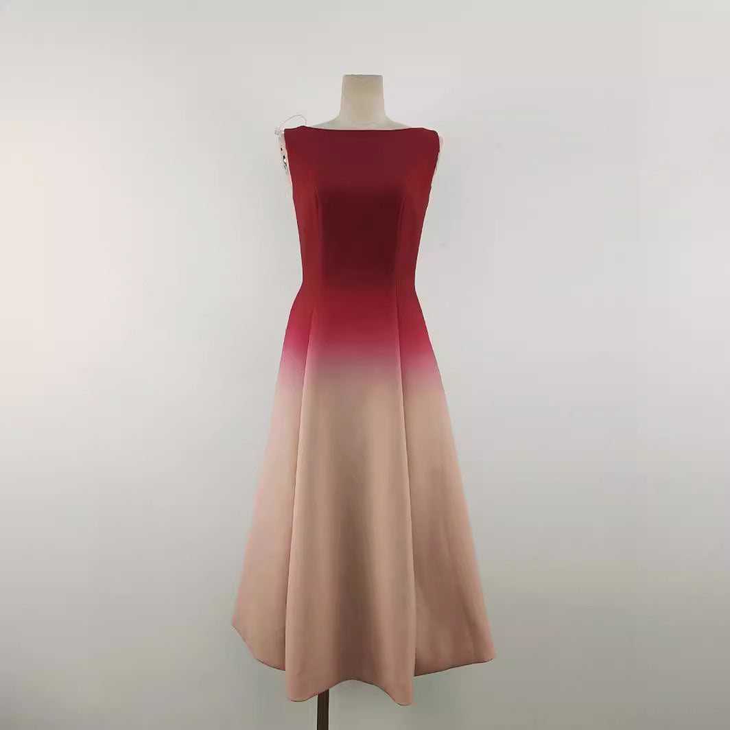 赤ピンクのグラデーションノースリーブミディドレス