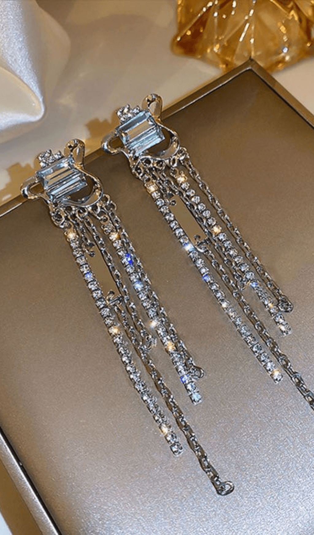 ジルコンタッセルイヤリング