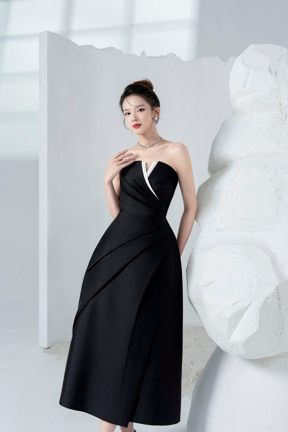 Abito midi in taffetà con pieghe sul petto senza spalline Almira