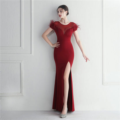 ラインストーン装飾のフェザーフォーマルドレス