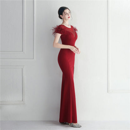 ラインストーン装飾のフェザーフォーマルドレス