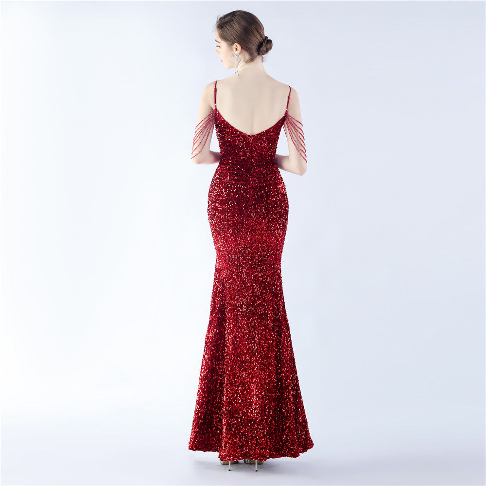 ベルベットの裏地と手作業でビーズをあしらったフォーマルドレス