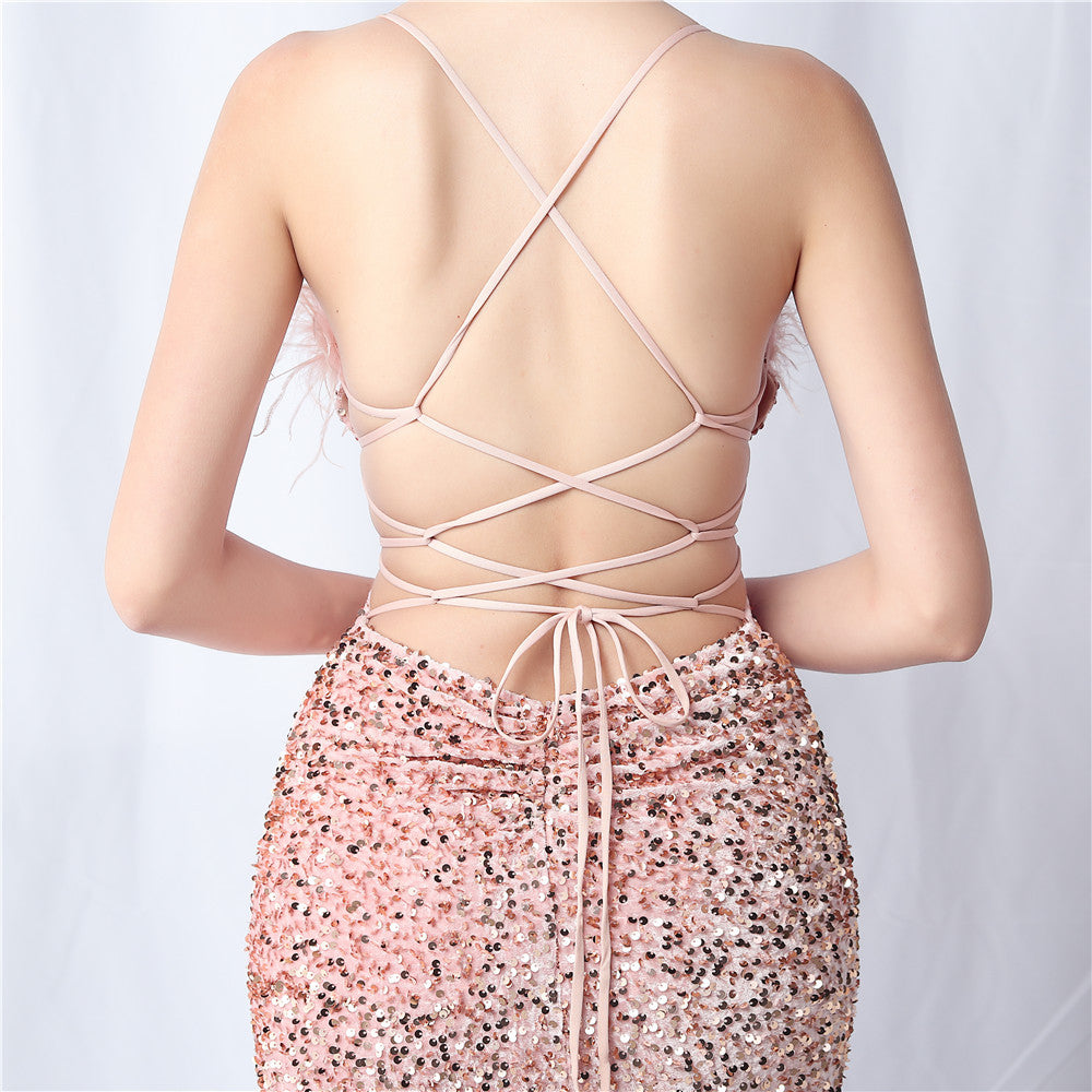 ベルベットの裏地と手作業でビーズをあしらったフォーマルドレス