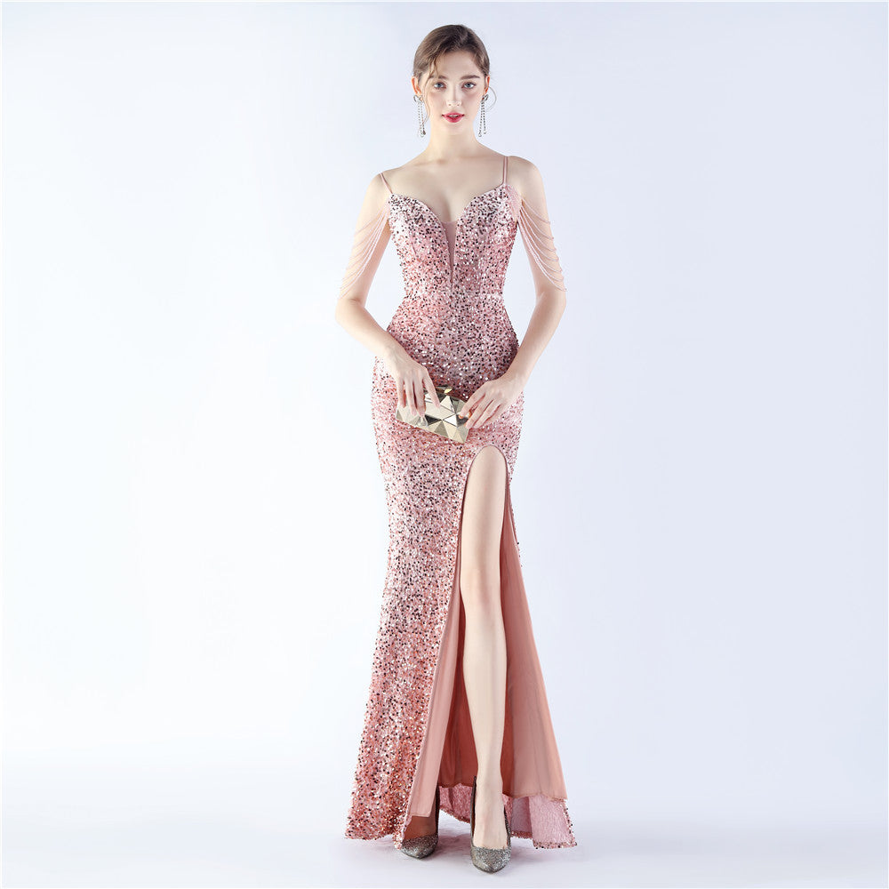 ベルベットの裏地と手作業でビーズをあしらったフォーマルドレス