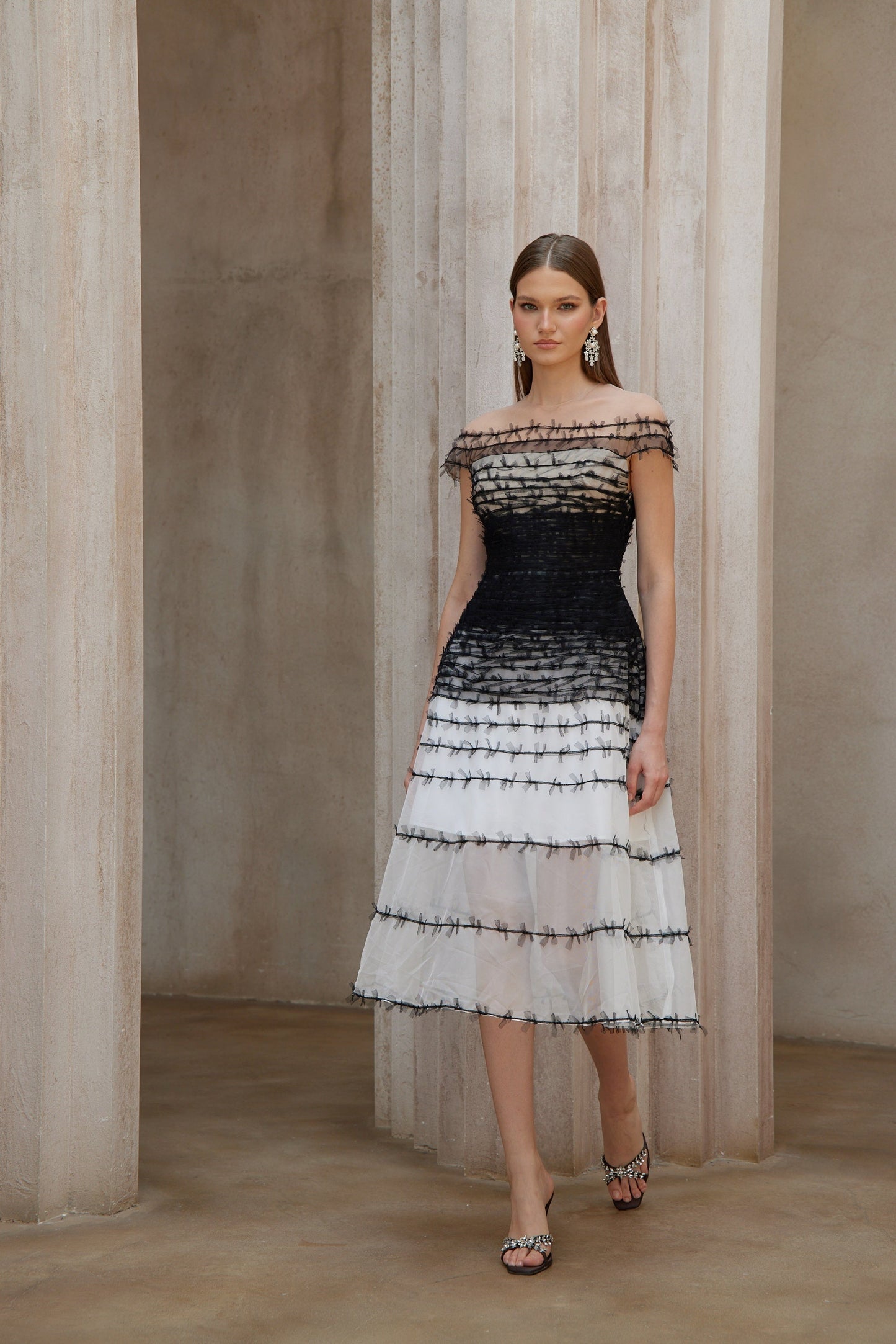 ジェニファー オフショルダー レース刺繍 ホロー マキシドレス（ブラック）