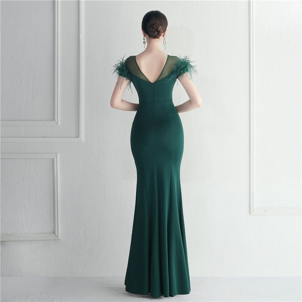 ラインストーン装飾のフェザーフォーマルドレス