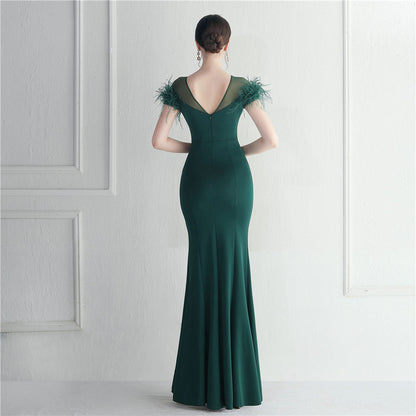 ラインストーン装飾のフェザーフォーマルドレス