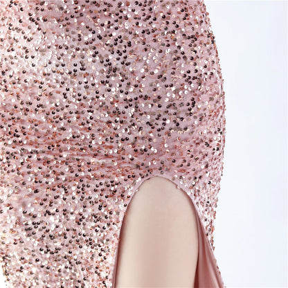 ベルベットの裏地と手作業でビーズをあしらったフォーマルドレス