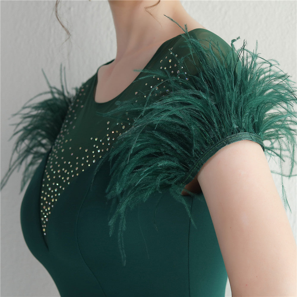 ラインストーン装飾のフェザーフォーマルドレス