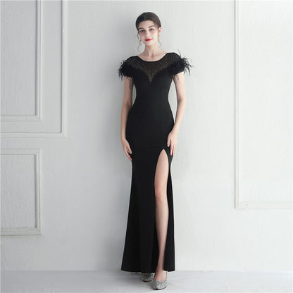 ラインストーン装飾のフェザーフォーマルドレス