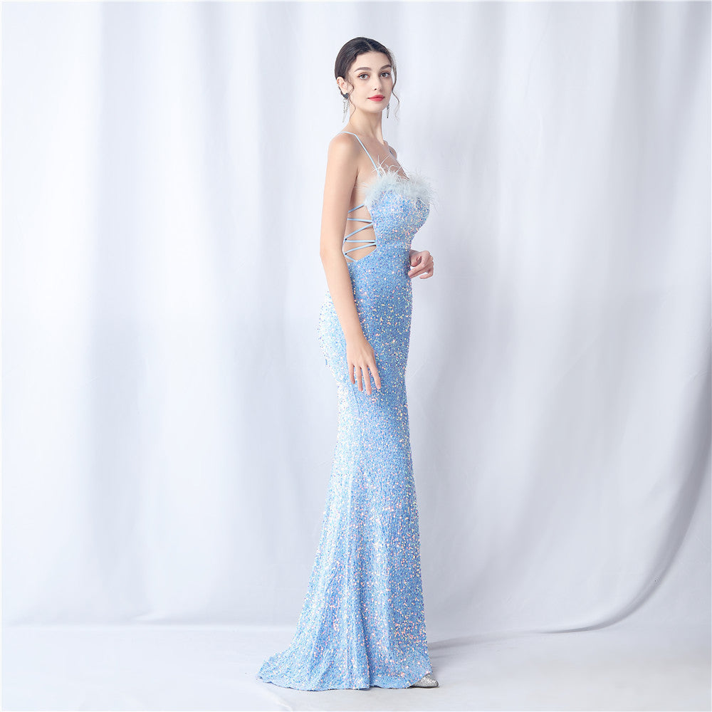 ベルベットの裏地と手作業でビーズをあしらったフォーマルドレス