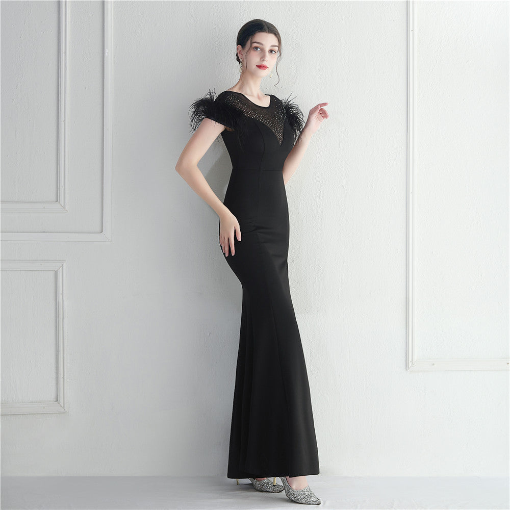 ラインストーン装飾のフェザーフォーマルドレス