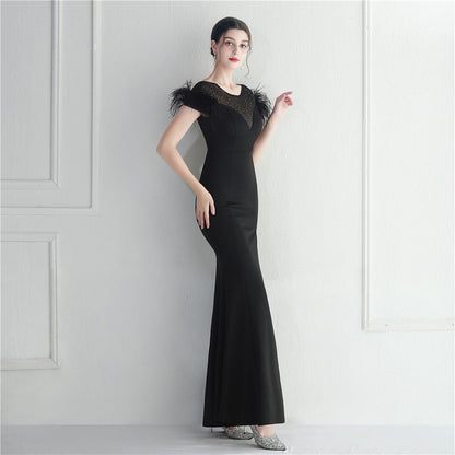 ラインストーン装飾のフェザーフォーマルドレス