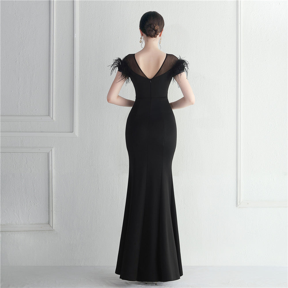 ラインストーン装飾のフェザーフォーマルドレス