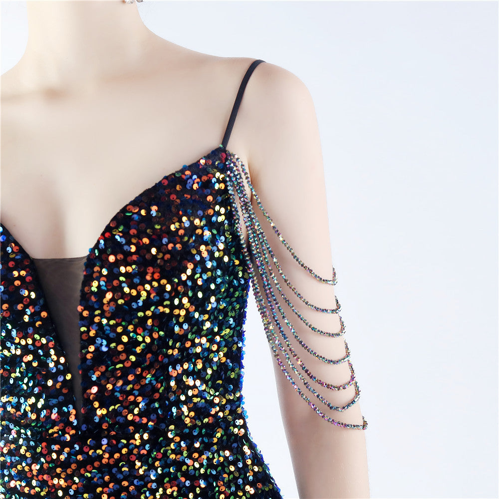 ベルベットの裏地と手作業でビーズをあしらったフォーマルドレス