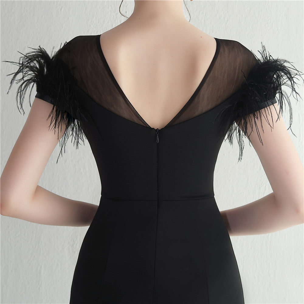 ラインストーン装飾のフェザーフォーマルドレス