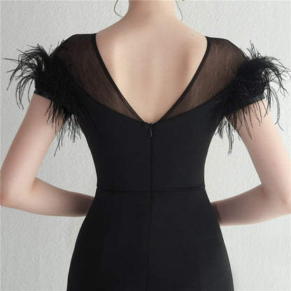 ラインストーン装飾のフェザーフォーマルドレス