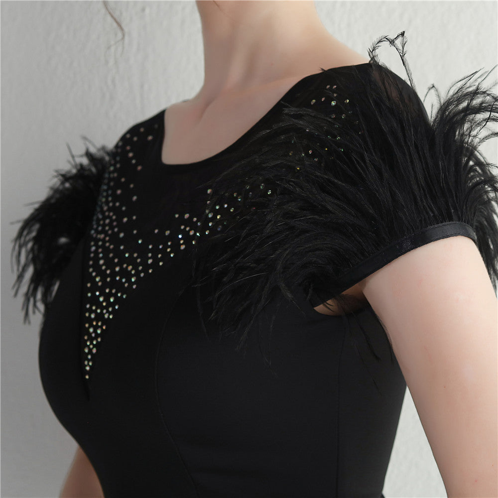 ラインストーン装飾のフェザーフォーマルドレス