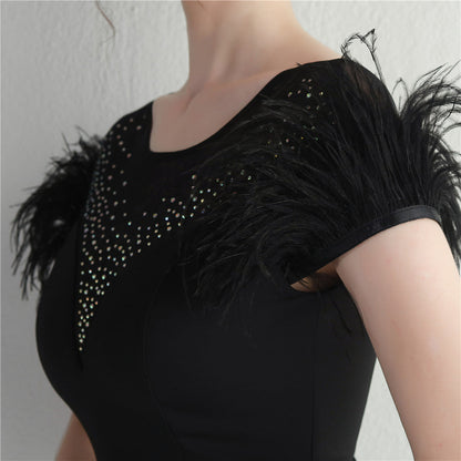 ラインストーン装飾のフェザーフォーマルドレス