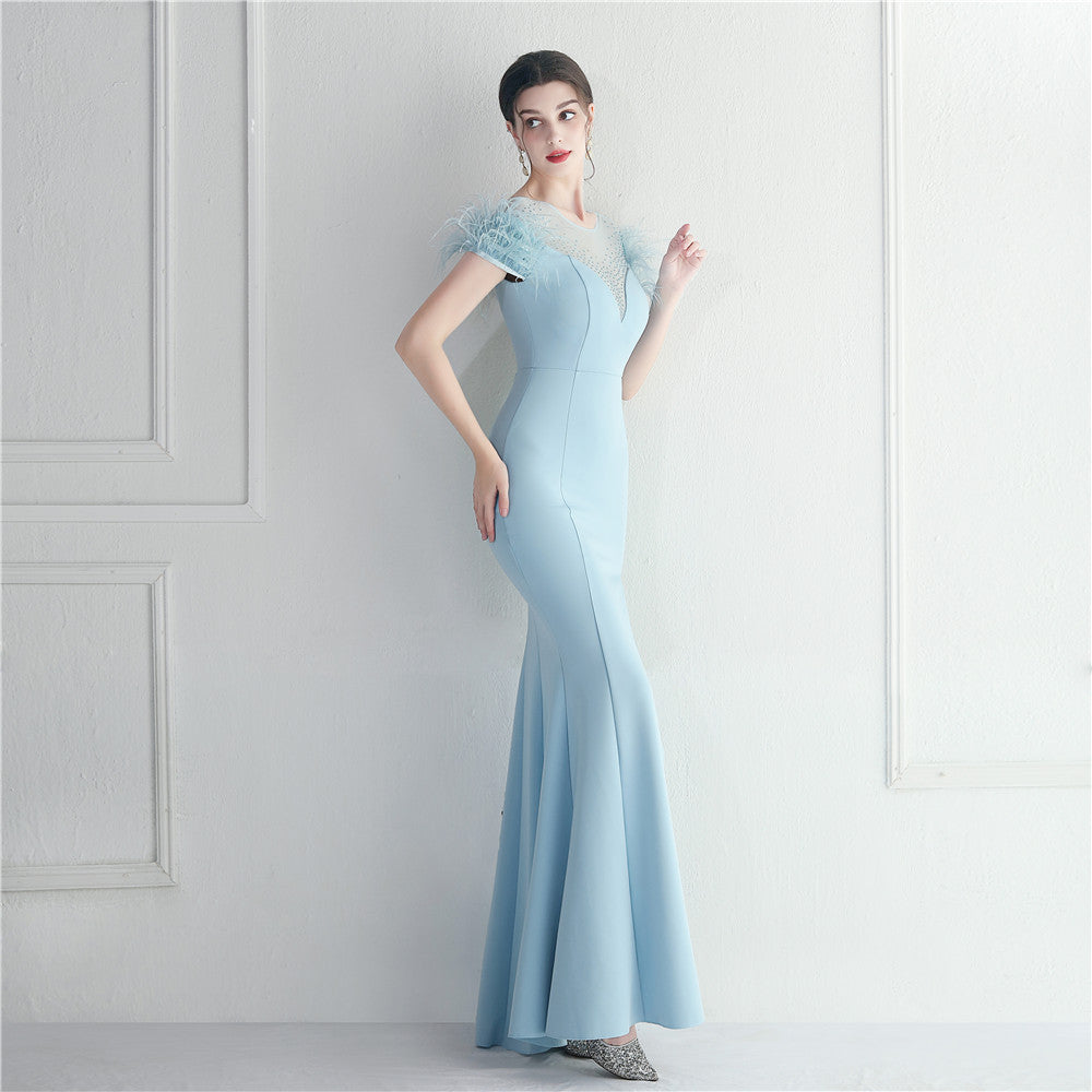 ラインストーン装飾のフェザーフォーマルドレス