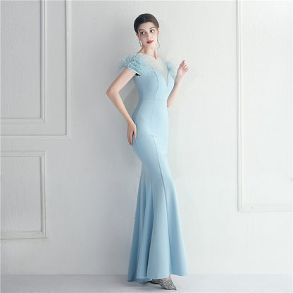 ラインストーン装飾のフェザーフォーマルドレス