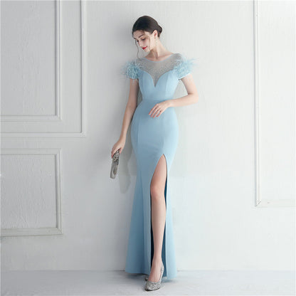 ラインストーン装飾のフェザーフォーマルドレス