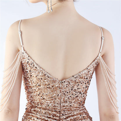 ベルベットの裏地と手作業でビーズをあしらったフォーマルドレス