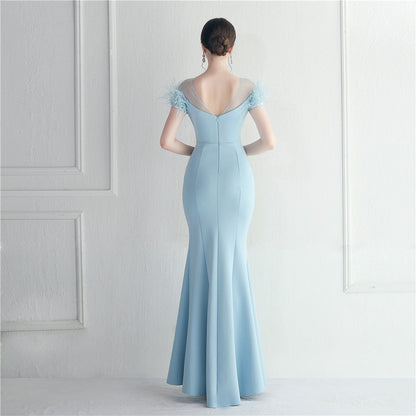 ラインストーン装飾のフェザーフォーマルドレス