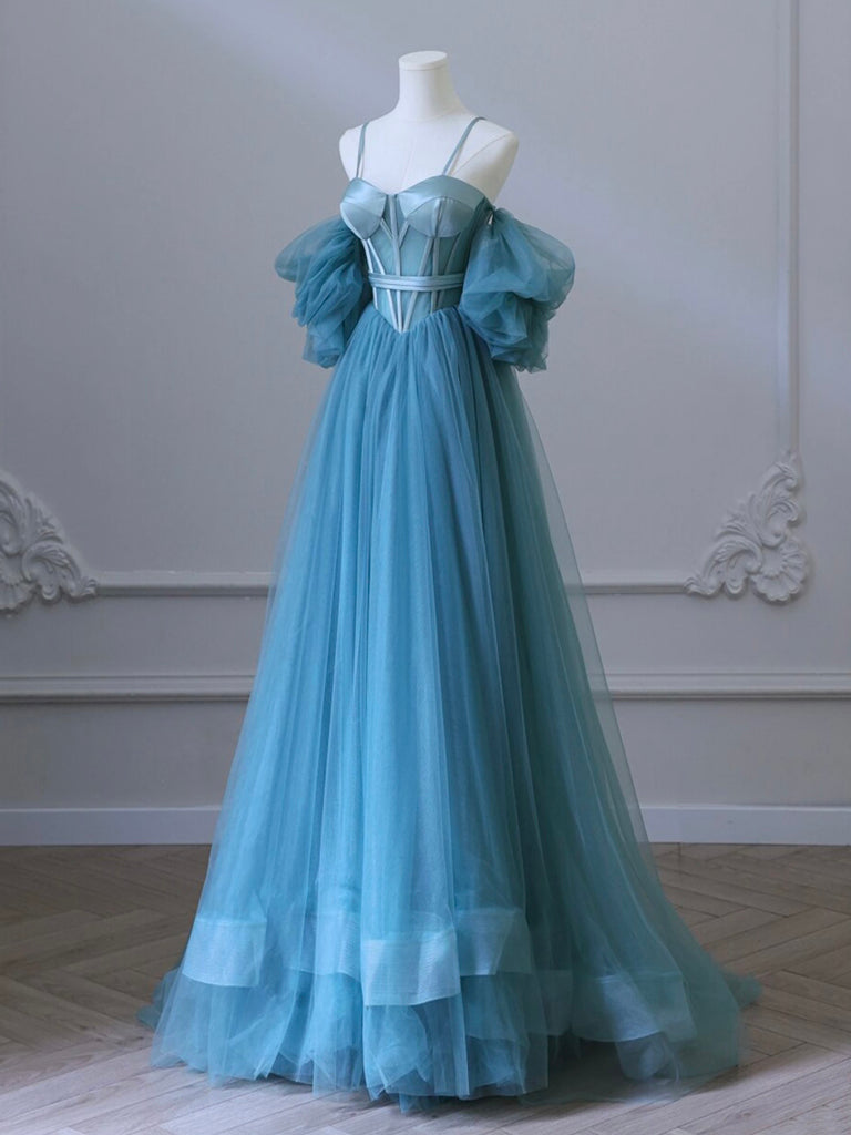Abito da ballo in tulle blu con scollo a trapezio