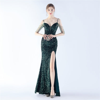 ベルベットの裏地と手作業でビーズをあしらったフォーマルドレス