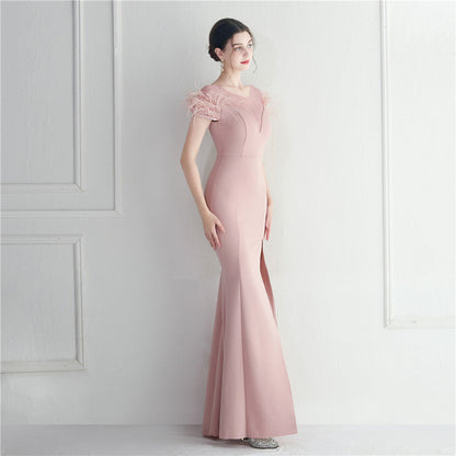 ラインストーン装飾のフェザーフォーマルドレス