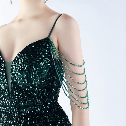 ベルベットの裏地と手作業でビーズをあしらったフォーマルドレス