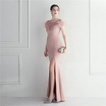 ラインストーン装飾のフェザーフォーマルドレス