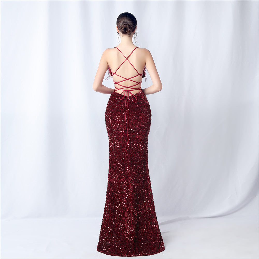 ベルベットの裏地と手作業でビーズをあしらったフォーマルドレス