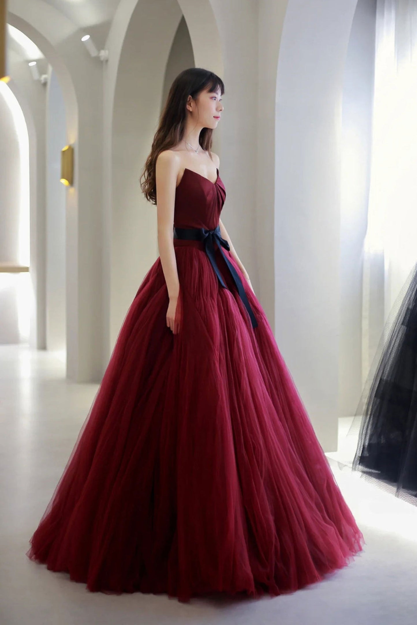 Abito in tulle bordeaux a trapezio