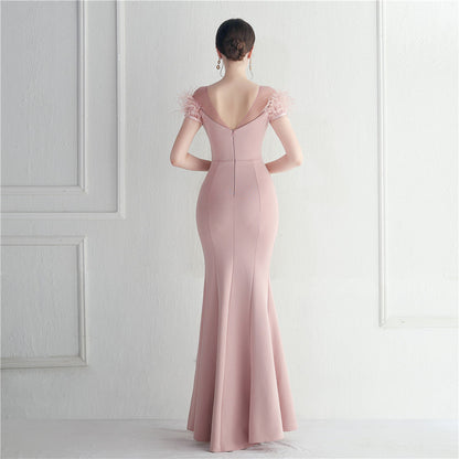 ラインストーン装飾のフェザーフォーマルドレス