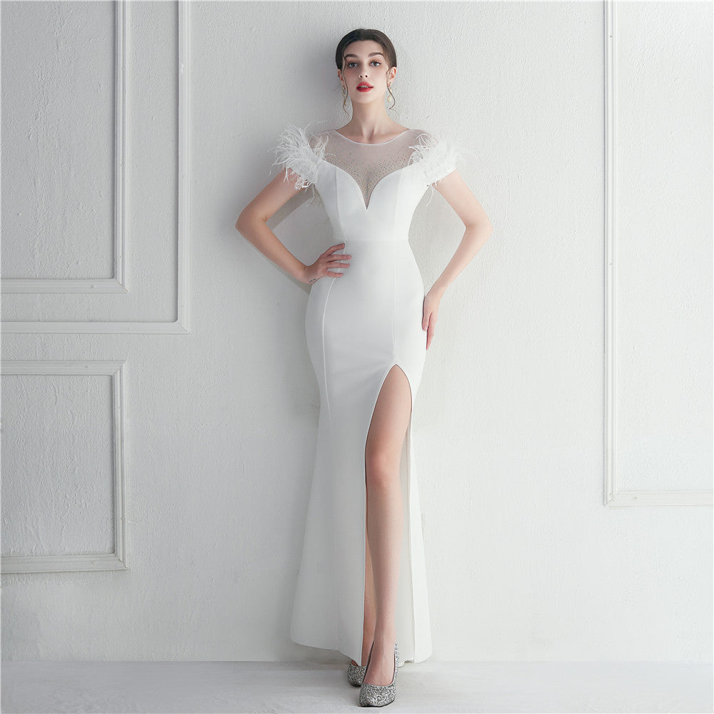 ラインストーン装飾のフェザーフォーマルドレス