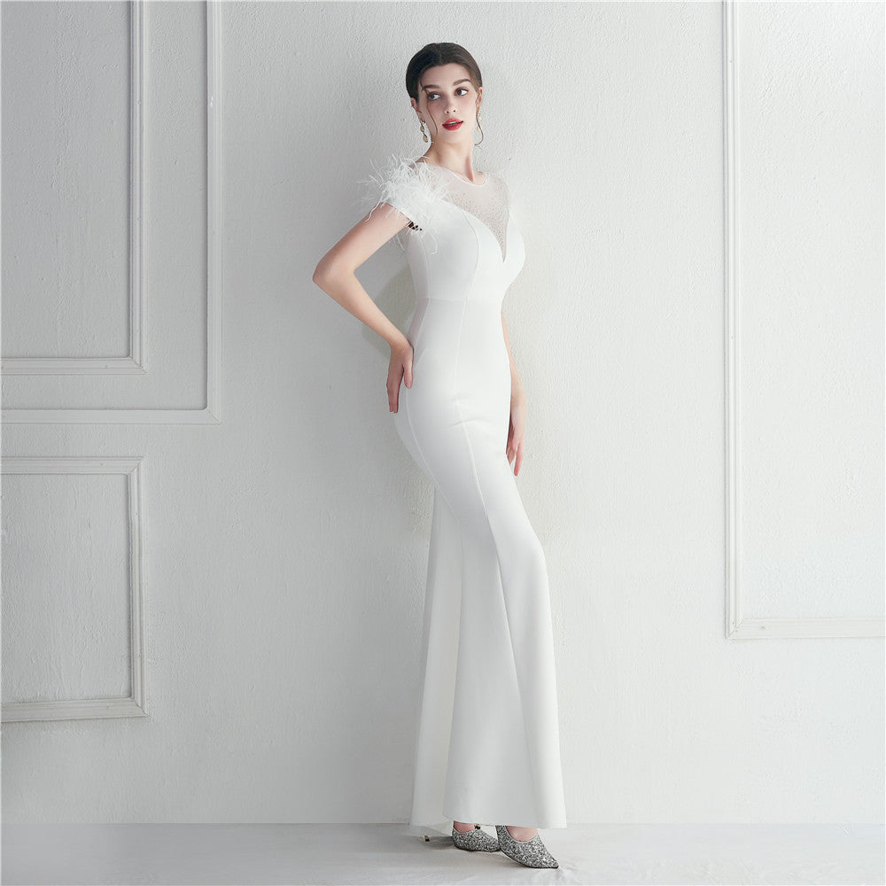 ラインストーン装飾のフェザーフォーマルドレス