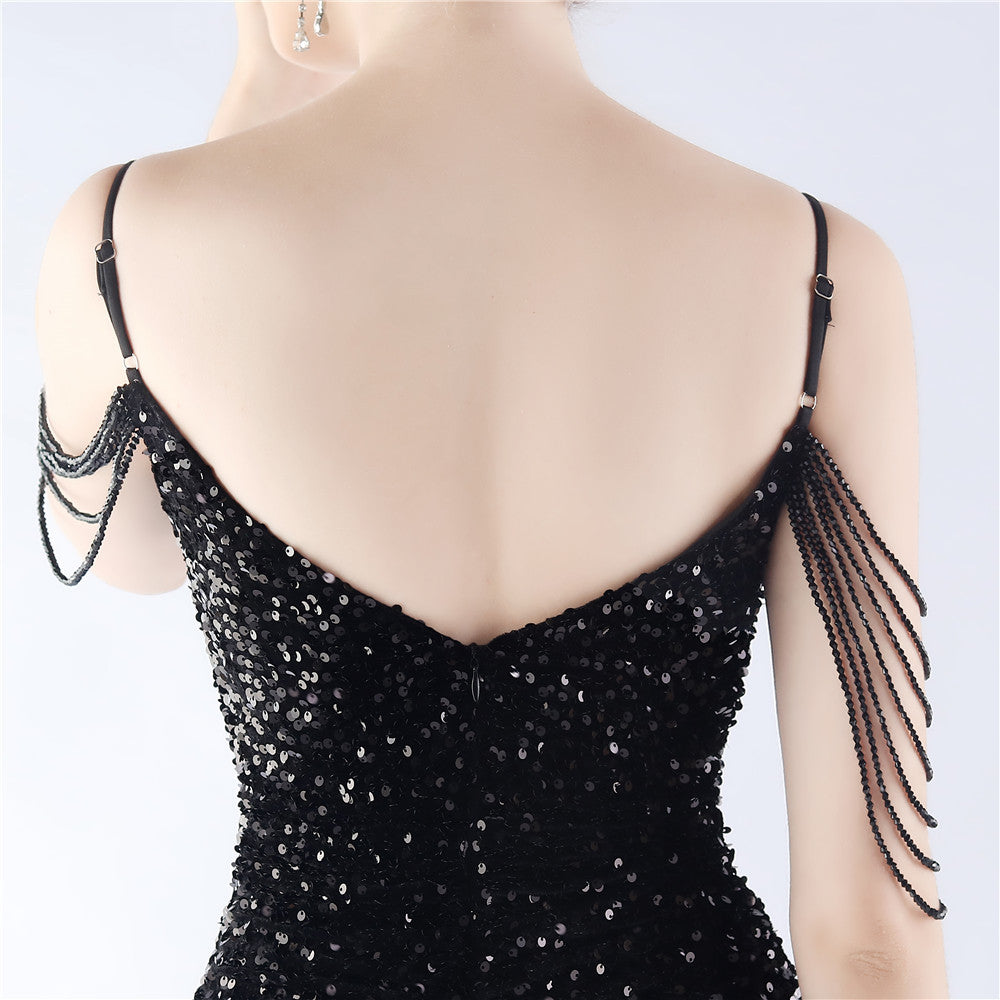 ベルベットの裏地と手作業でビーズをあしらったフォーマルドレス