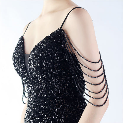 ベルベットの裏地と手作業でビーズをあしらったフォーマルドレス