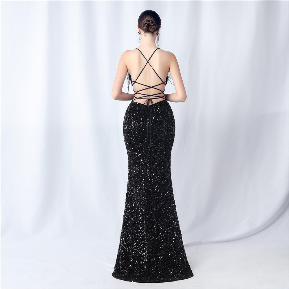 ベルベットの裏地と手作業でビーズをあしらったフォーマルドレス