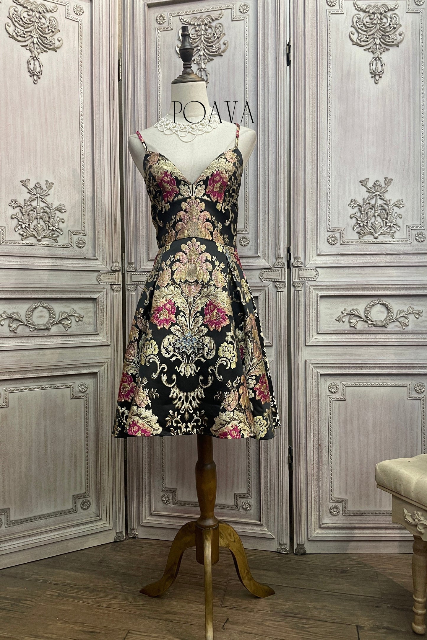 サテンブラックミニドレス