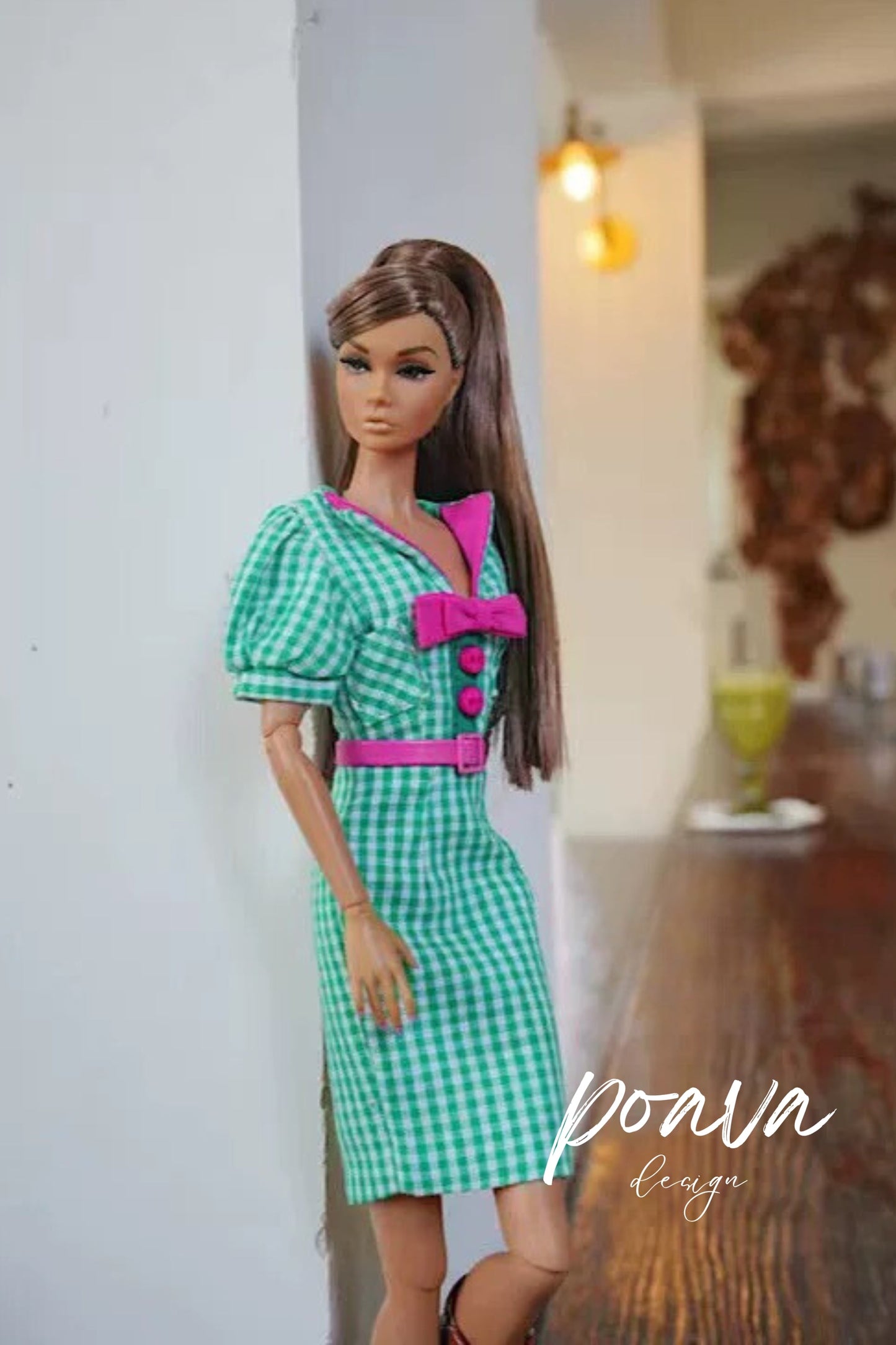 グリーンのパフスリーブミディドレス