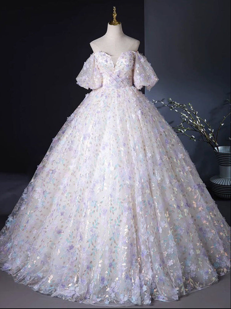 Abito viola chiaro in tulle e pizzo con scollo a trapezio