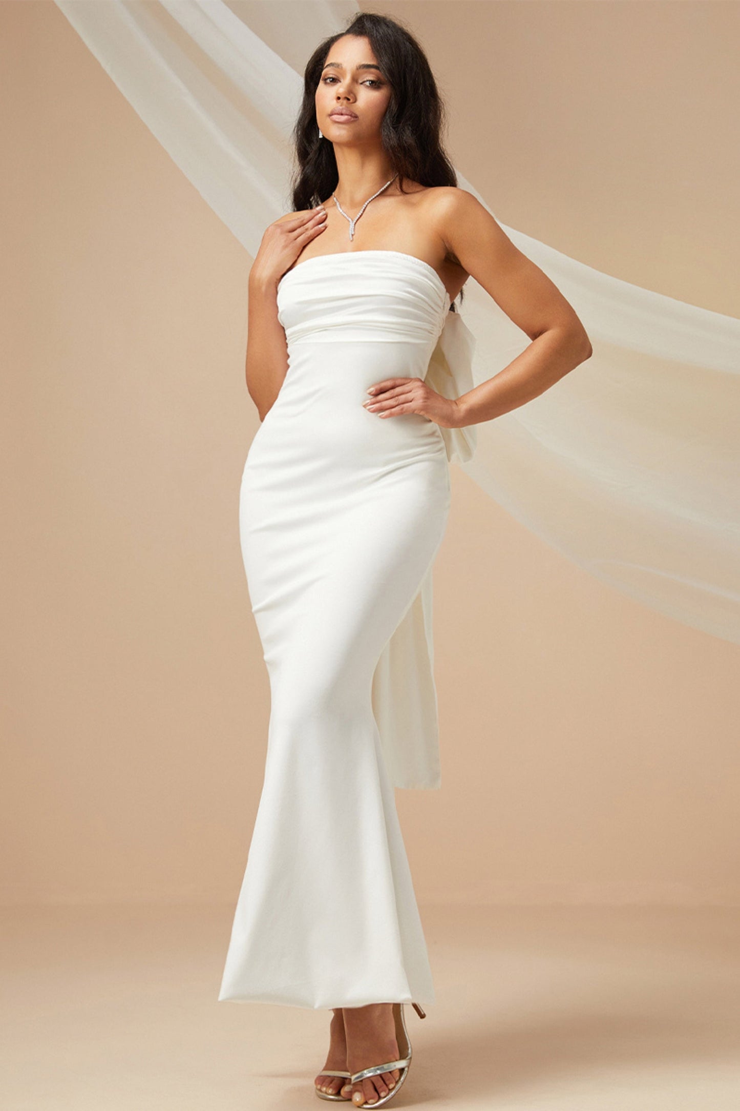 Abito midi con fiocco a sirena in bianco