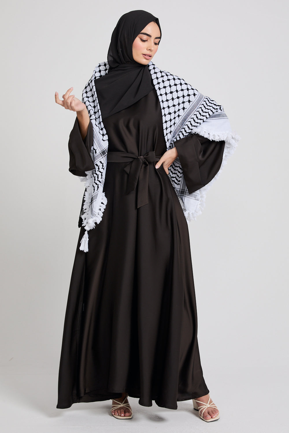 Premium Keffiyeh Scarf With Tassels- Black And White